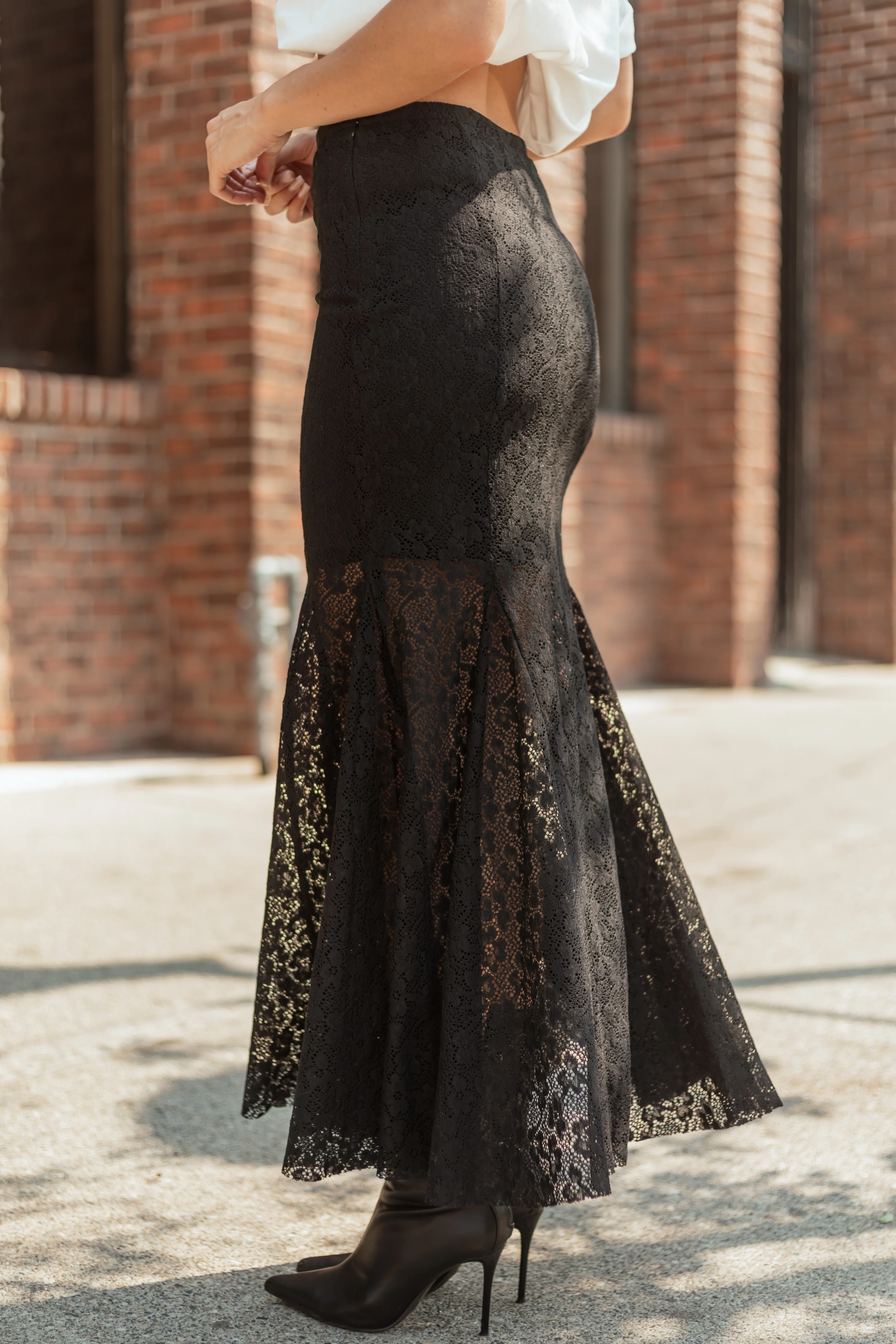 Black Floral Lace Mermaid Hem Maxi Skirt - Image 2