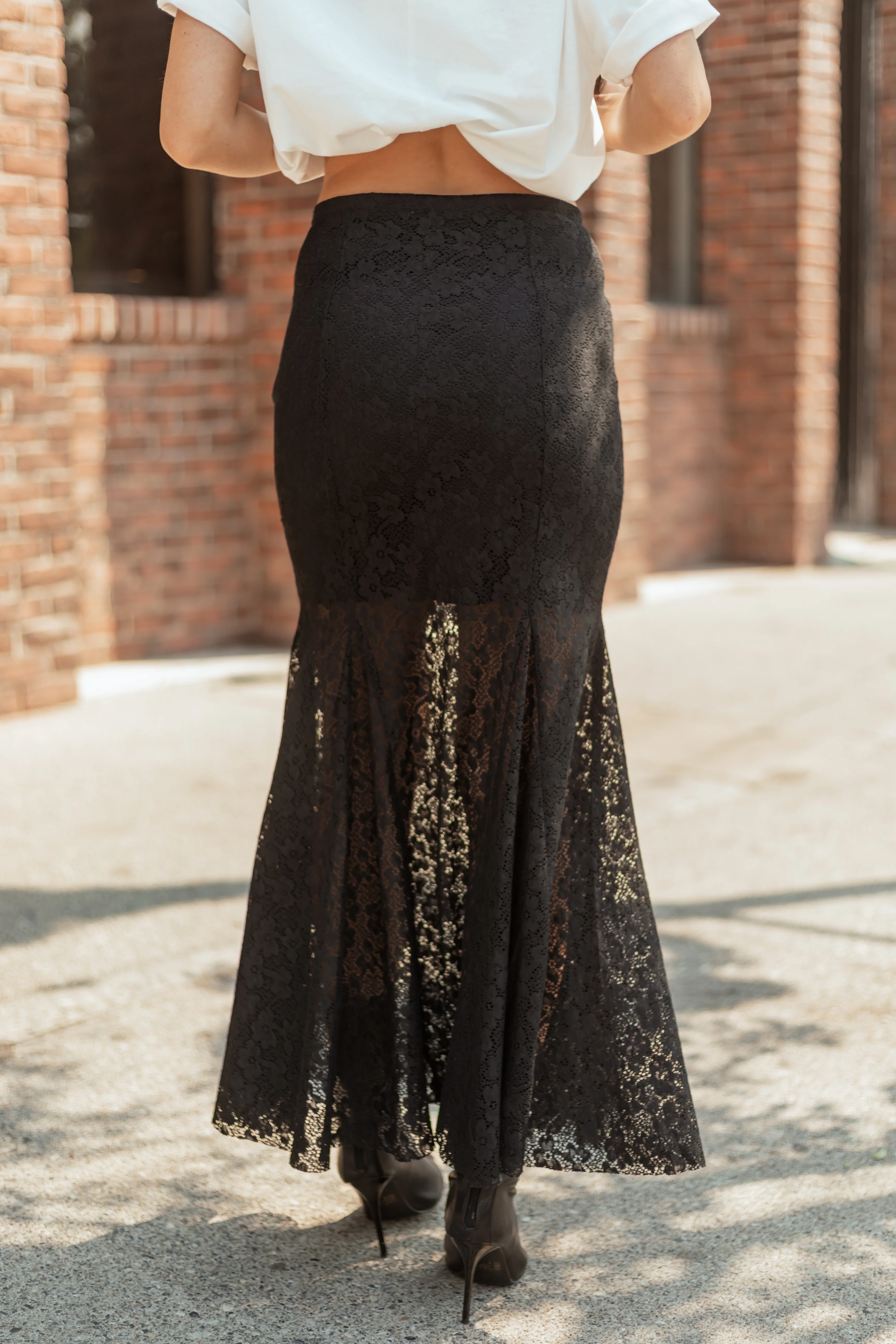 Black Floral Lace Mermaid Hem Maxi Skirt - Image 3
