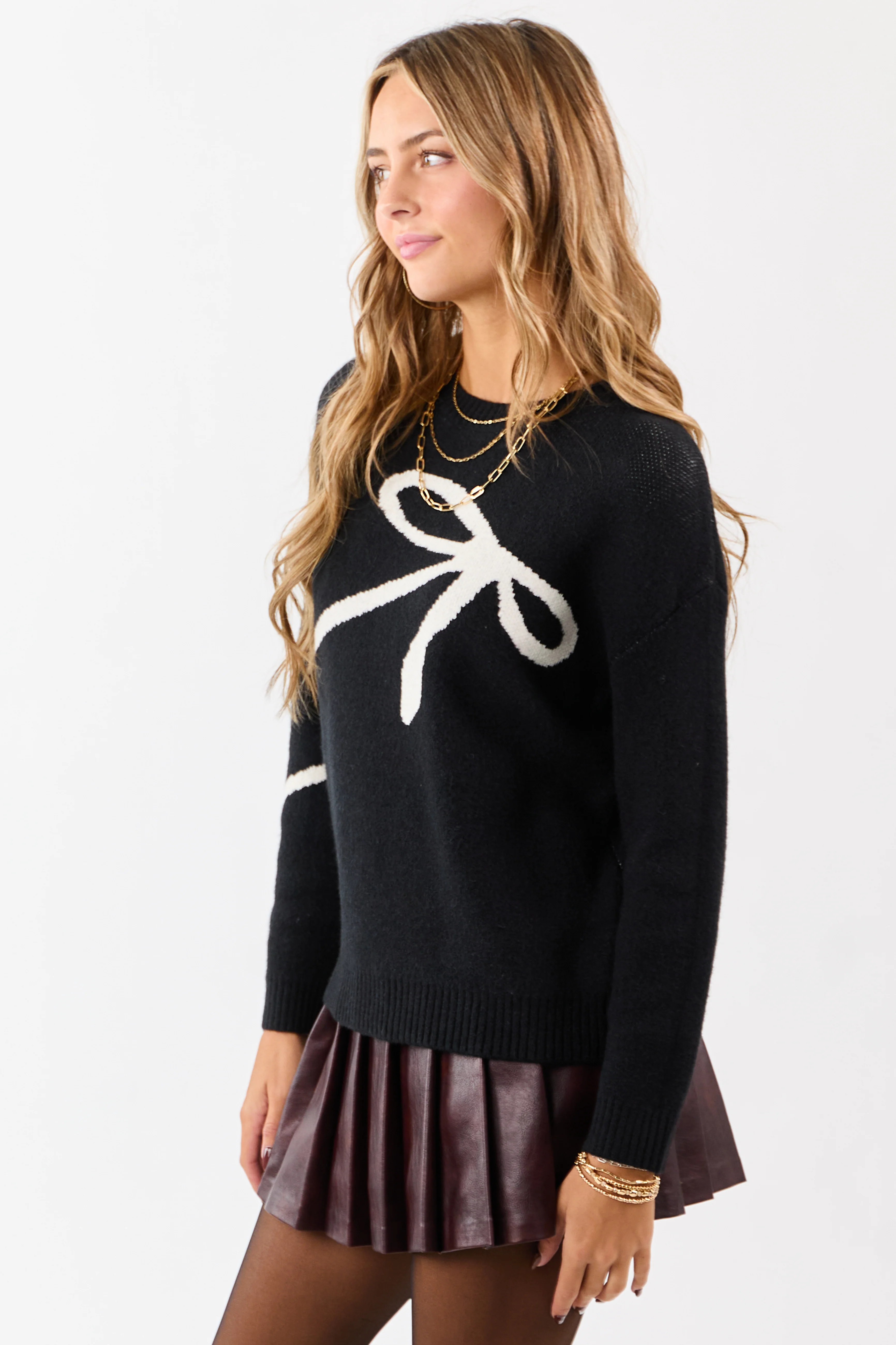 Black and Ivory Bow Graphic Relaxed Knit Sweater - Image 4