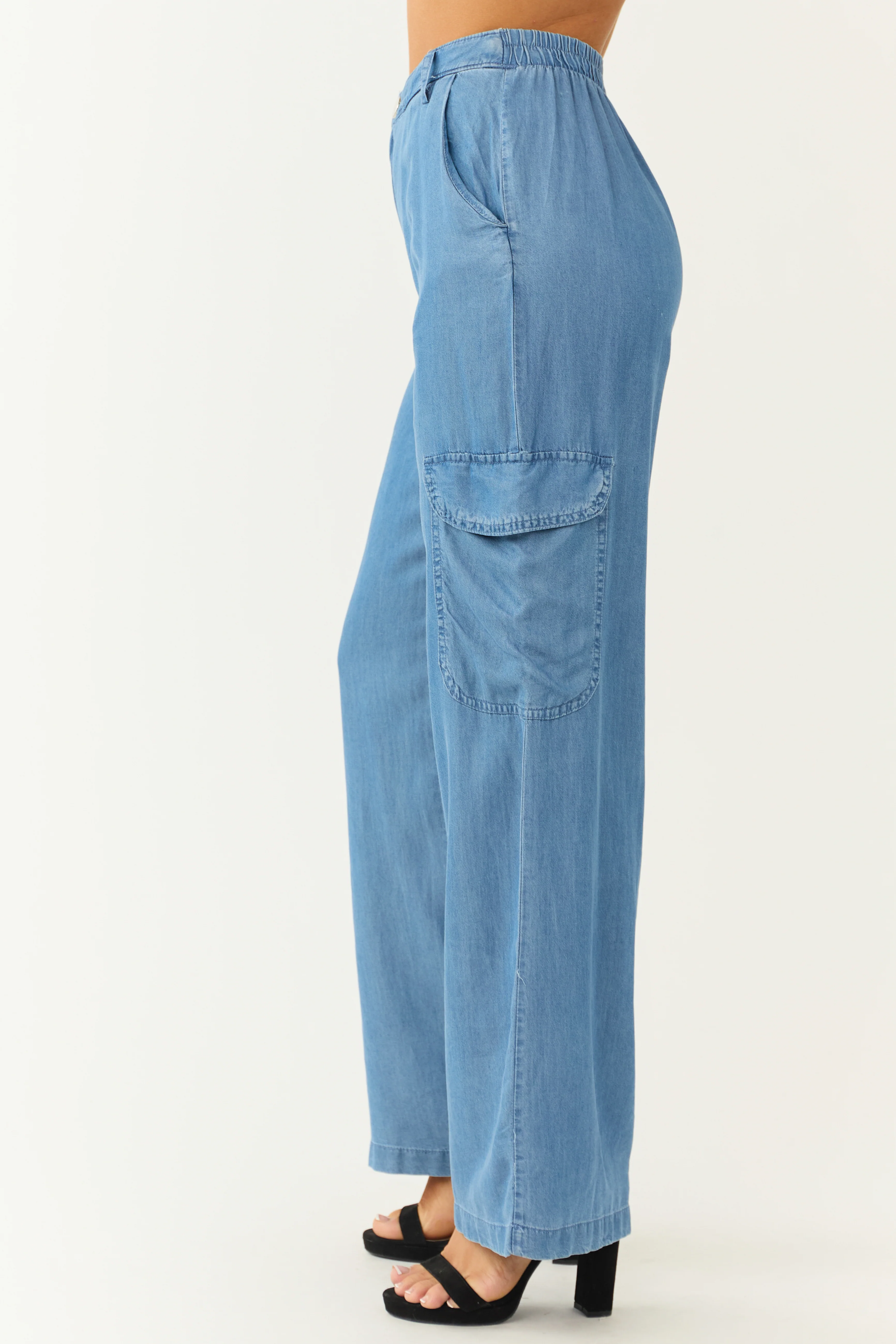 Medium Wash Wide Leg Cargo Lightweight Pants - Image 3