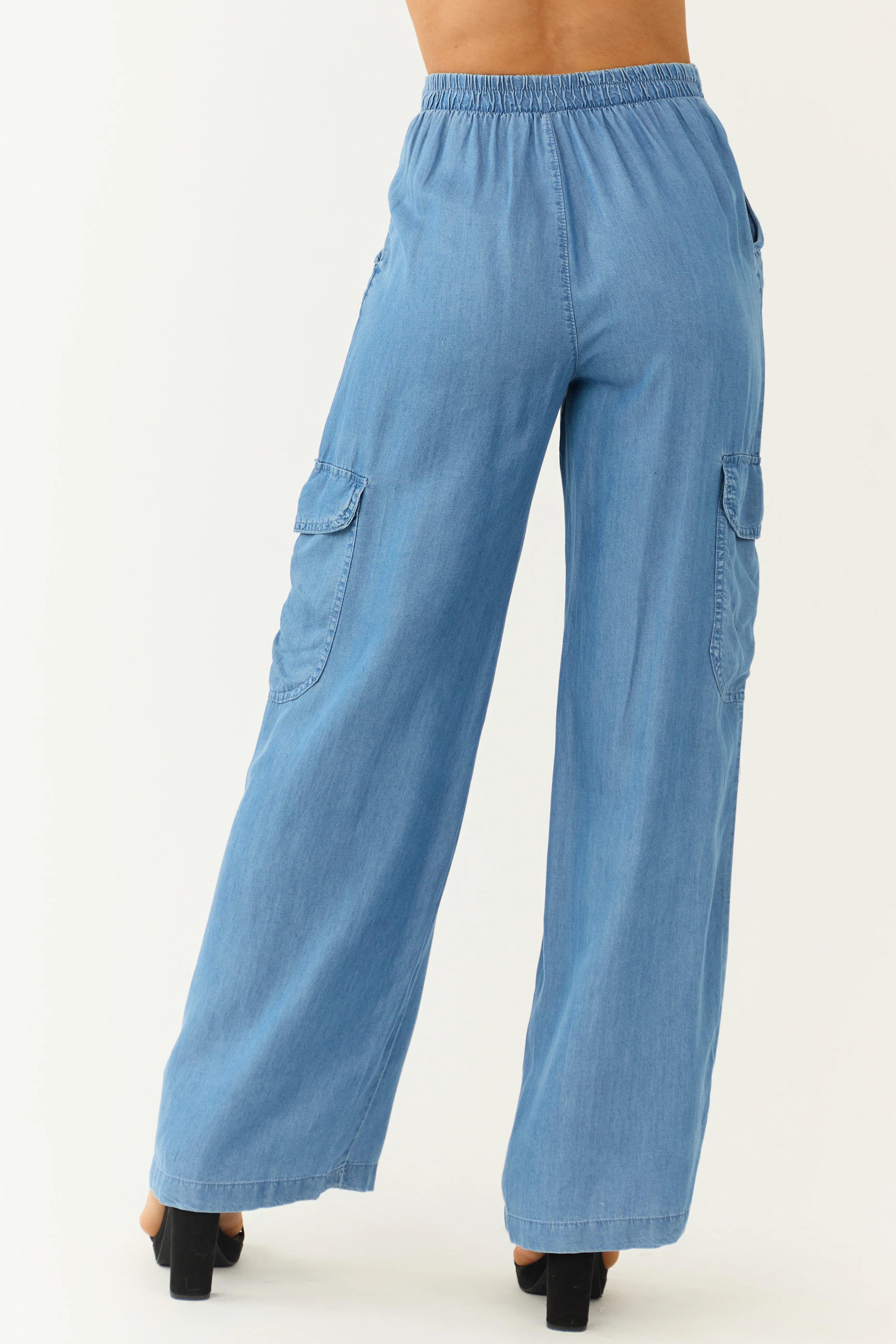Medium Wash Wide Leg Cargo Lightweight Pants - Image 4